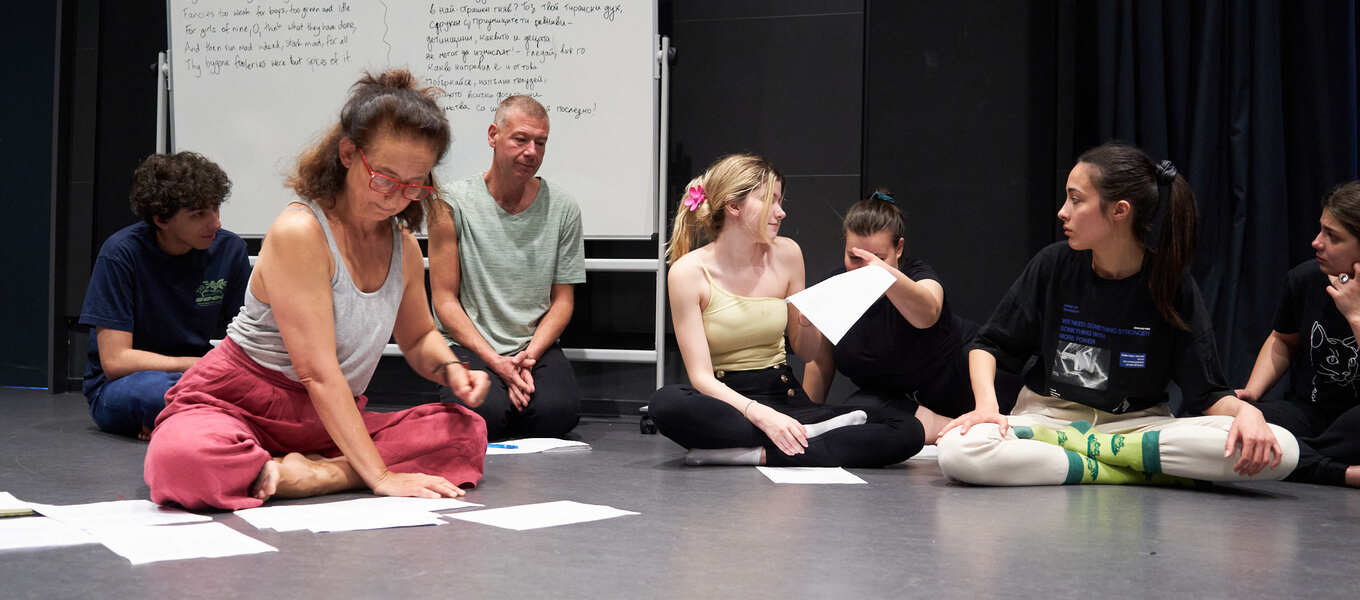 theather-day1-sm-061_1360x600_crop_478b24840a